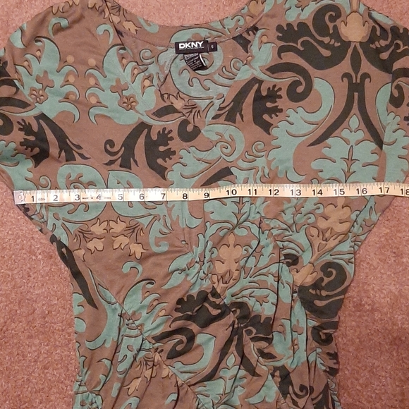 DKNY..Top - Picture 5 of 5